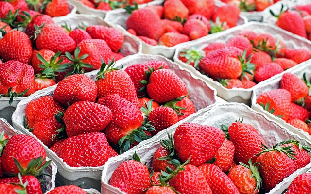 strawberries-vitamins-eyes